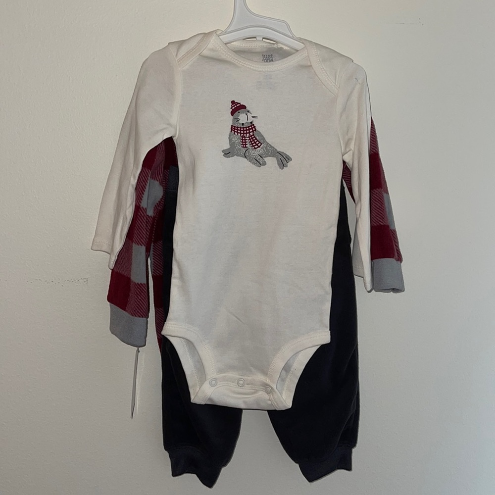 BRAND NEW WITH TAG - Carter’s 3 Pc matching set long sleeve - 12 M
